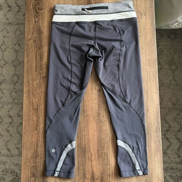 Lululemon Run: Inspire Crop II Grey White 6 - Picture 4 of 7